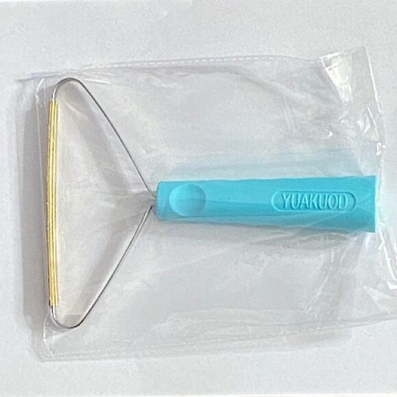 Pet Hair Remover New Fabric Edge and Carpet Scraper Pet Supplies - Picture 3 of 3